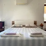 Ferienhaus Hira *